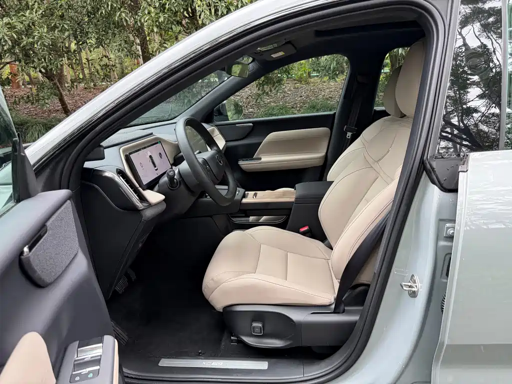 Volvo XC70 PHEV — миниатюра 4