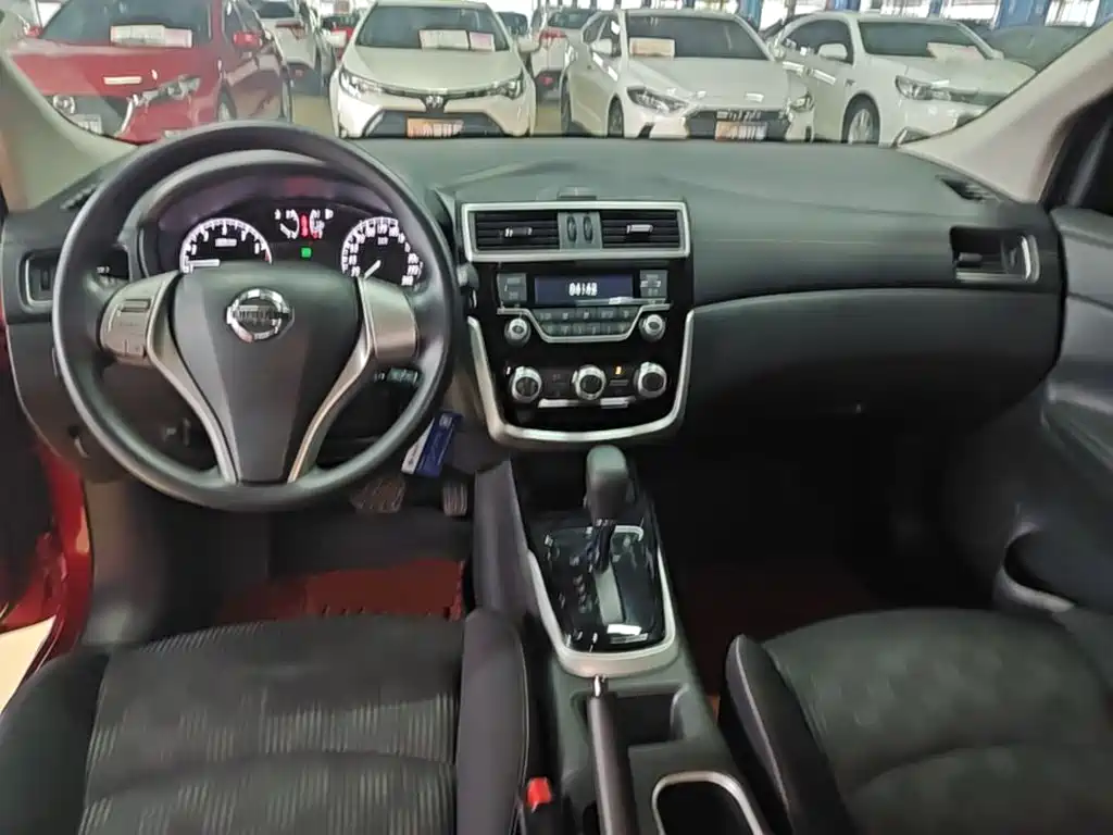 Nissan Tiida — миниатюра 10