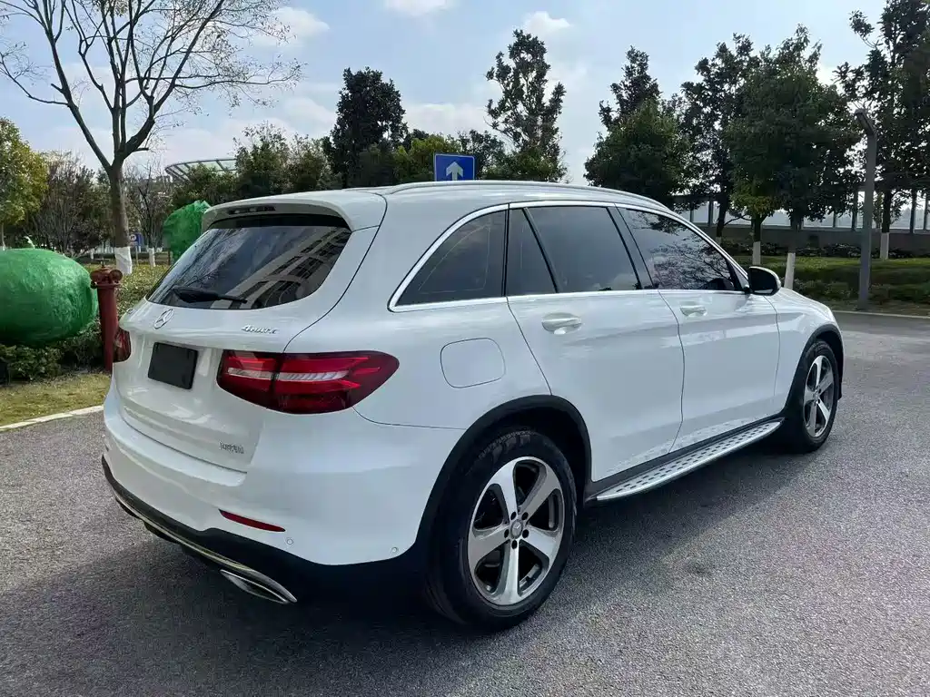 MERCEDES-BENZ GLC