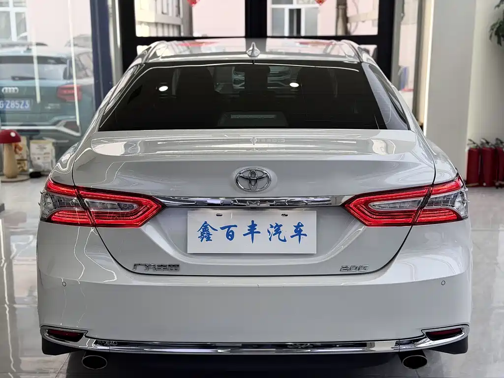 Toyota Camry — миниатюра 9
