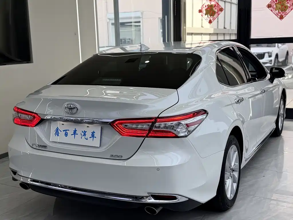 Toyota Camry — миниатюра 10