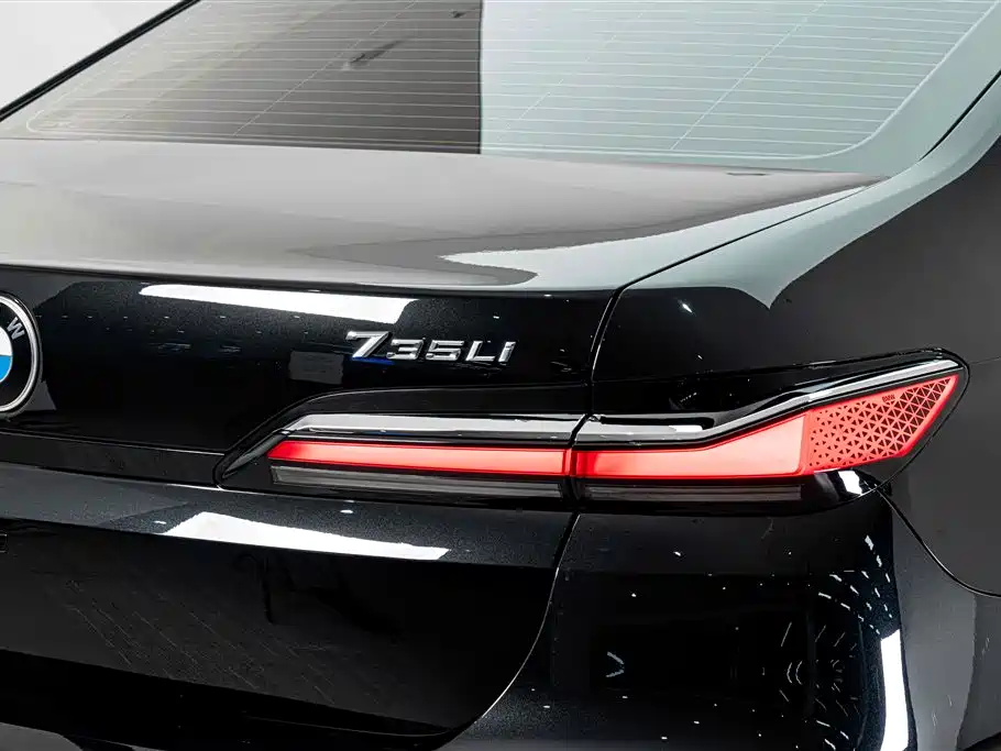 BMW 7 Series — миниатюра 8