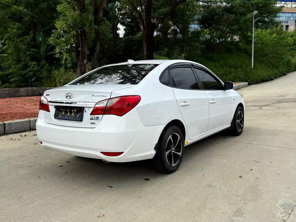 Hyundai Elantra — миниатюра 6