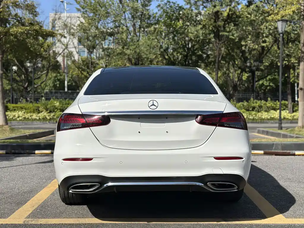 Mercedes-Benz E-Class — миниатюра 5
