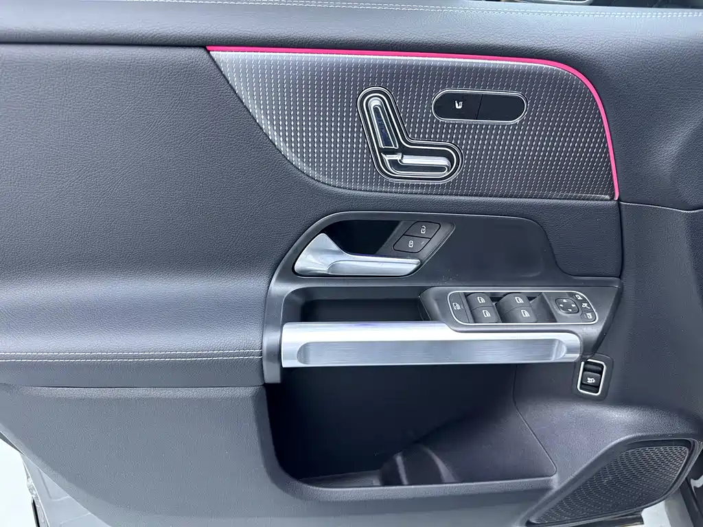 Mercedes-Benz GLB — миниатюра 7