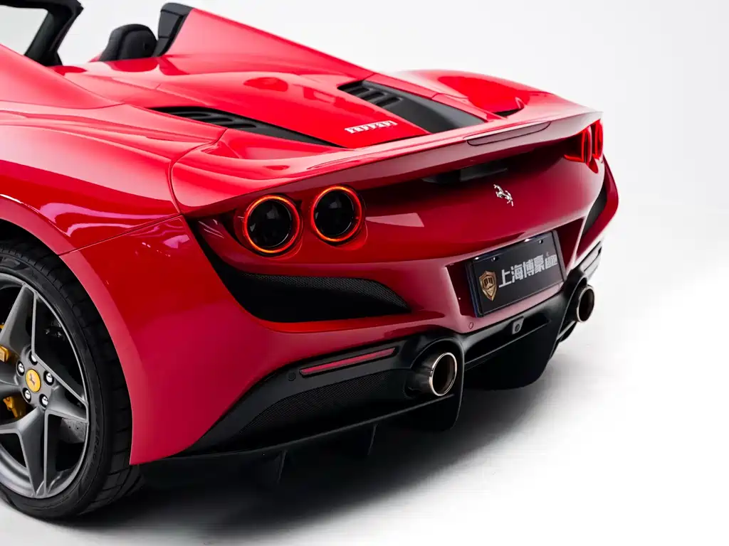 FERRARI F8