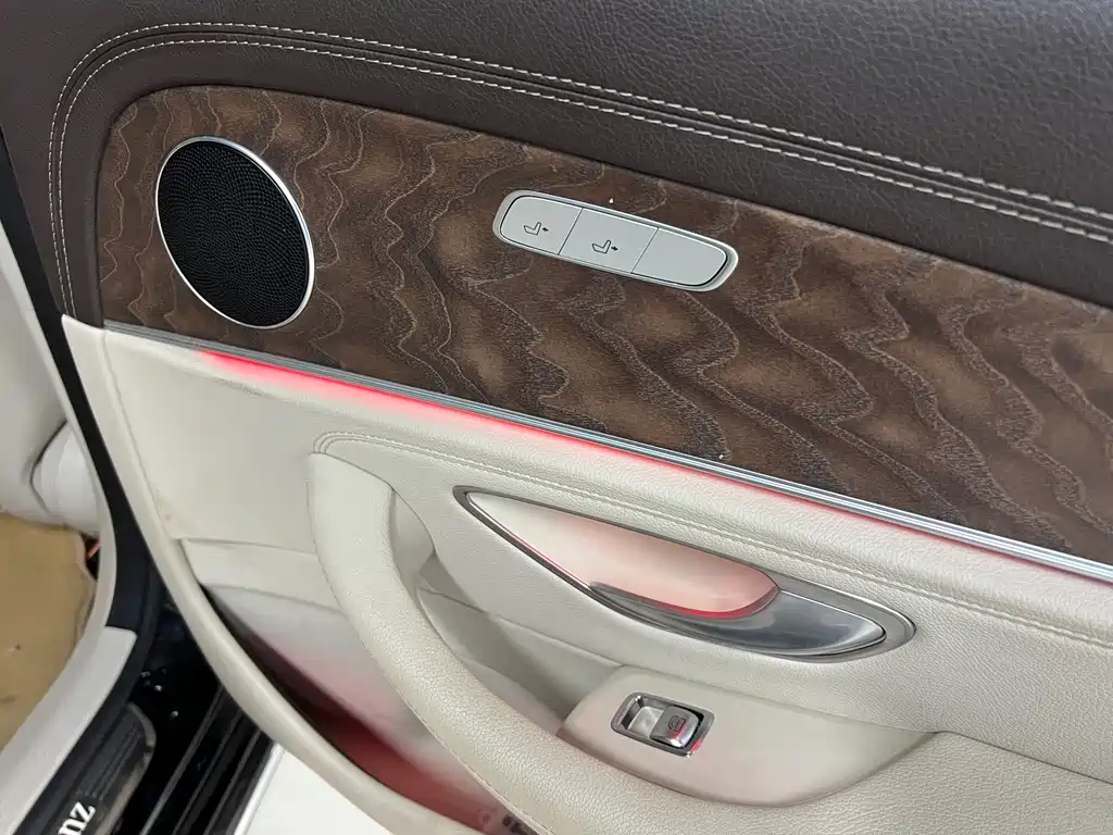 Mercedes-Benz E-Class — миниатюра 17