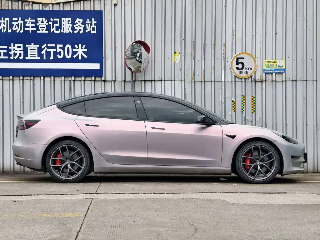 Tesla Model 3 — миниатюра 6