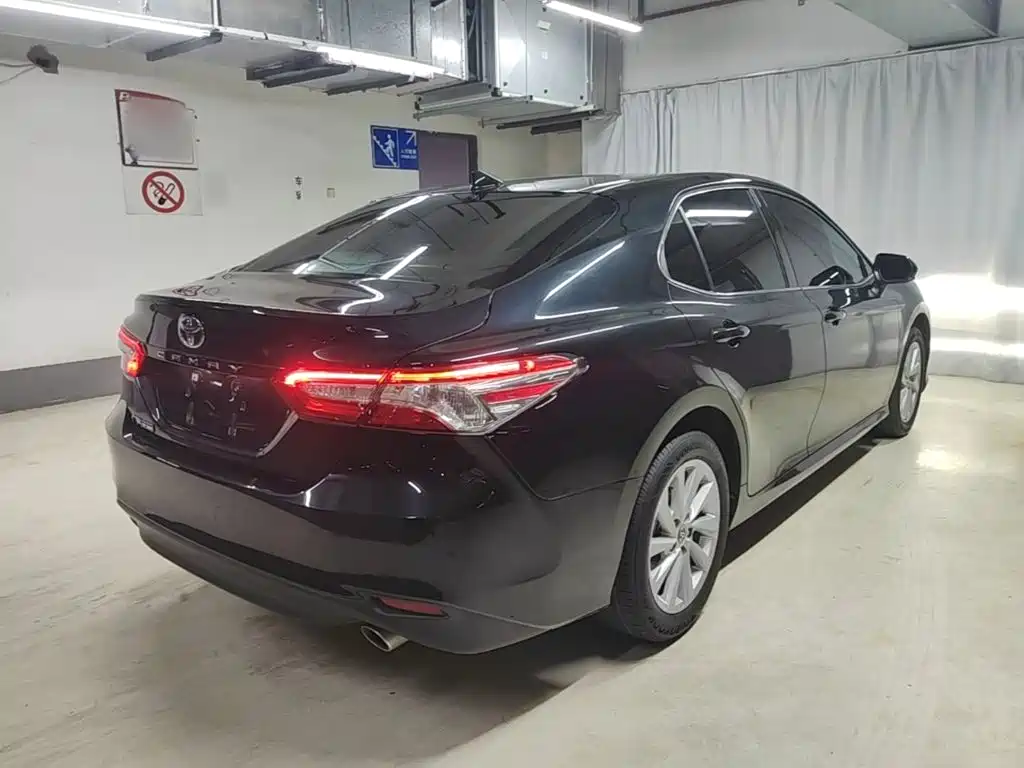 Toyota Camry — миниатюра 7