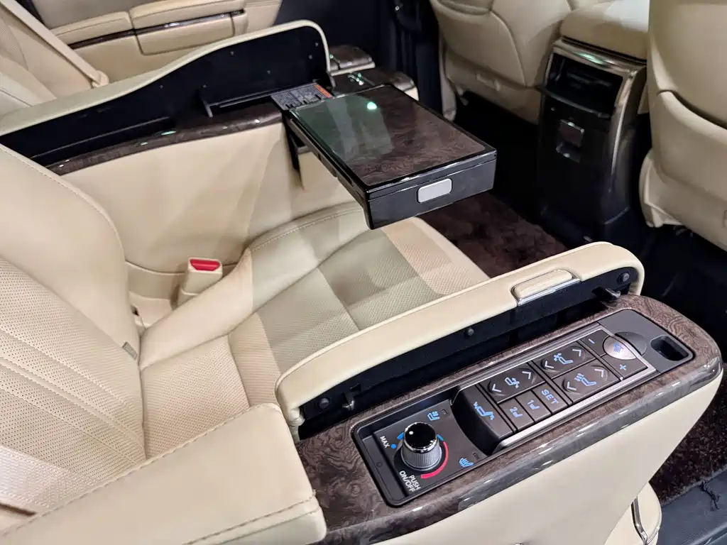Toyota Alphard — миниатюра 14