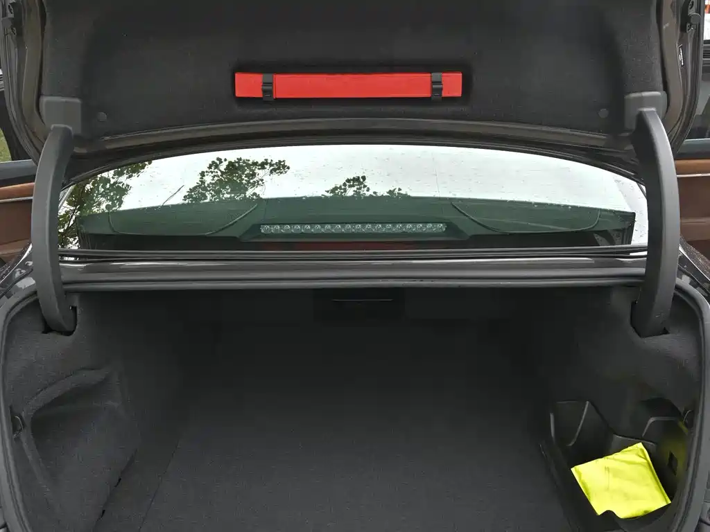 Volvo S90 PHEV — миниатюра 18
