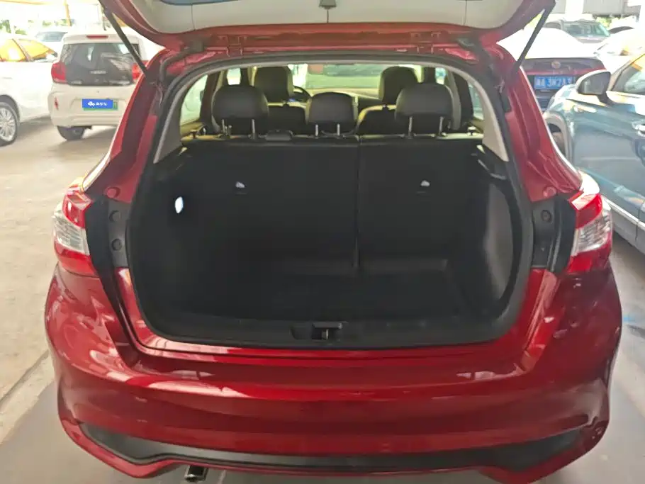 Nissan Tiida — миниатюра 4
