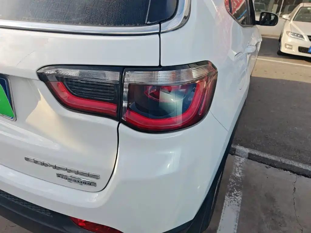 Jeep Compass — миниатюра 8