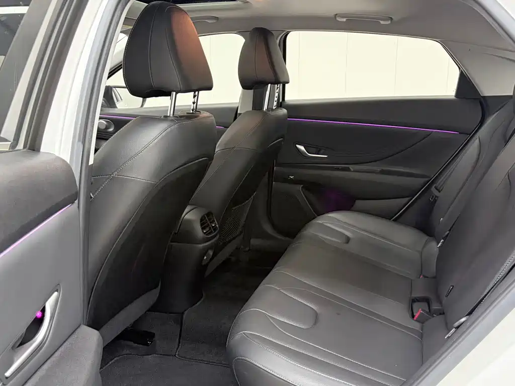 Hyundai Elantra — миниатюра 17