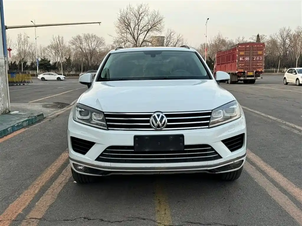 VOLKSWAGEN TOUAREG