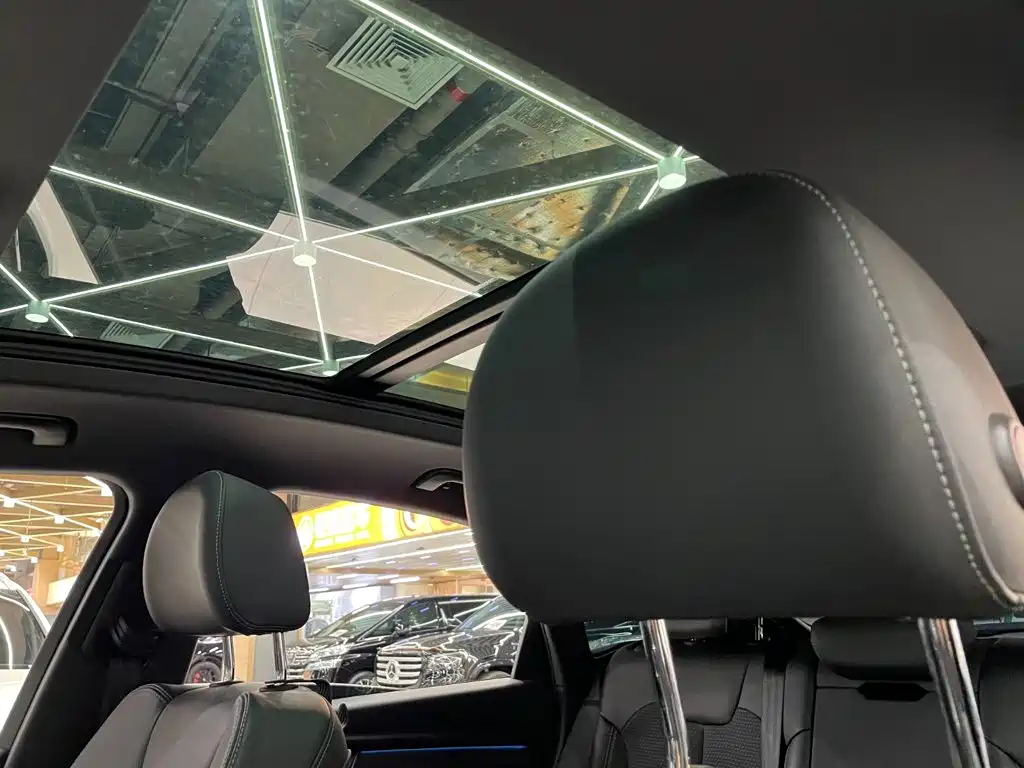 Audi Q5L Sportback — миниатюра 2