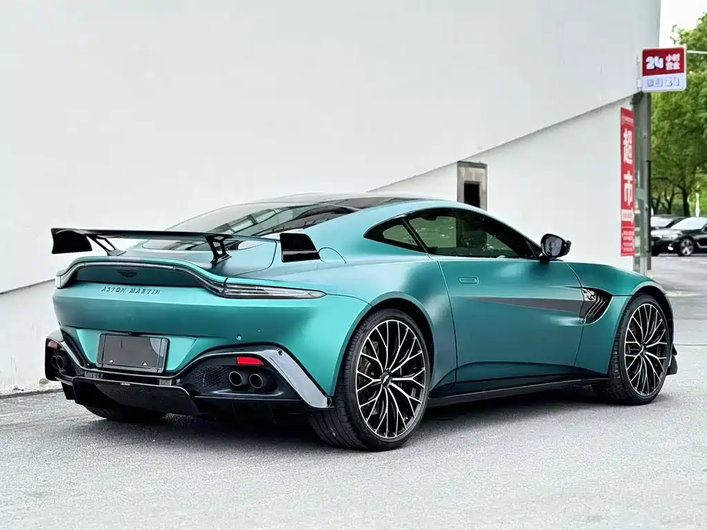 Aston Martin V8 Vantage — миниатюра 7