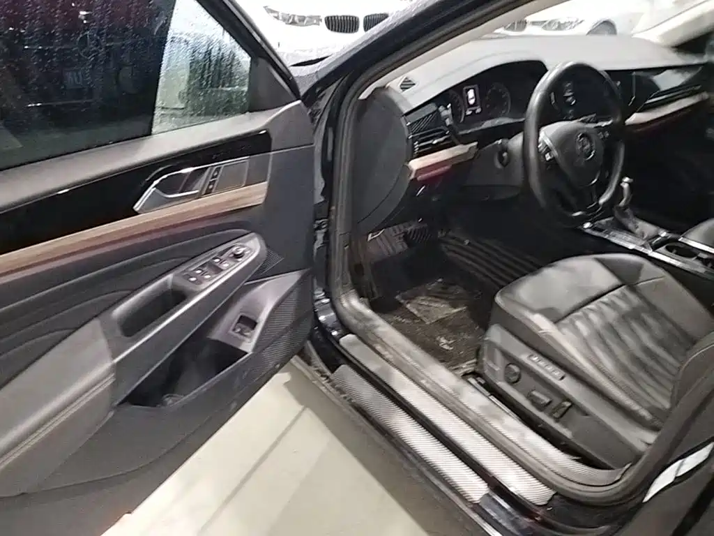 Volkswagen Passat PHEV — миниатюра 16