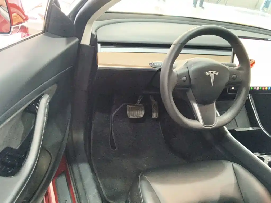 Tesla Model 3 — миниатюра 16