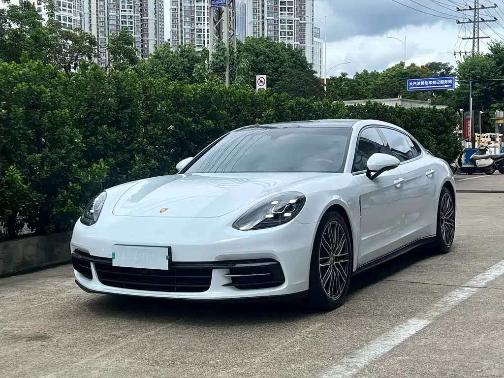 PORSCHE PANAMERA
