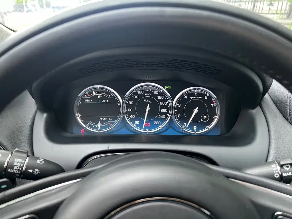 Jaguar XJ — миниатюра 12
