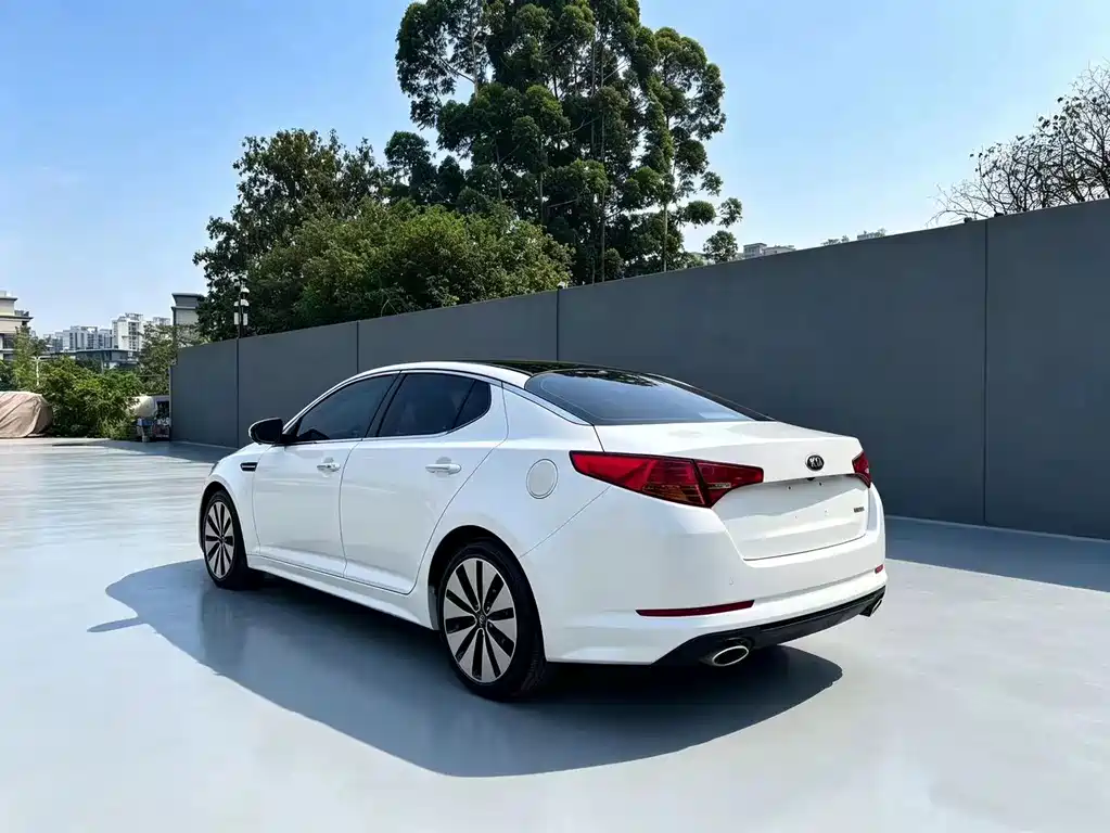 Kia K5 2012 2.0L AT DLX