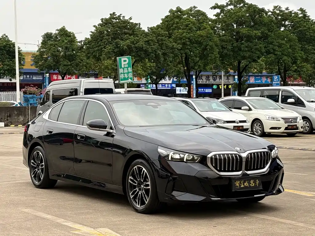 BMW 5 Series — миниатюра 3