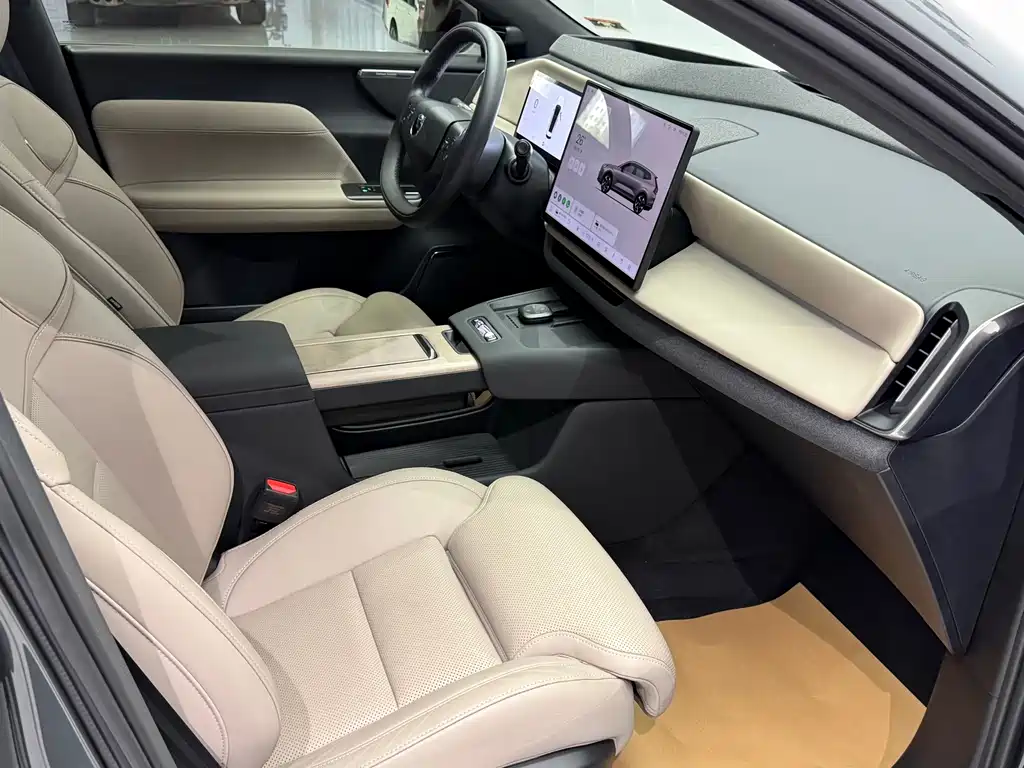 Volvo XC70 PHEV — миниатюра 23
