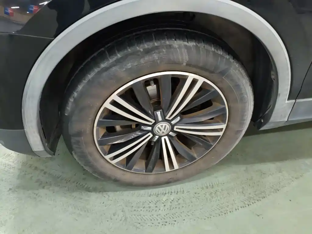 Volkswagen Tiguan L — миниатюра 23