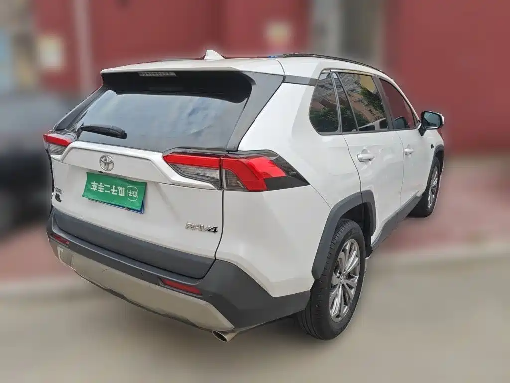 Toyota RAV4 — миниатюра 4