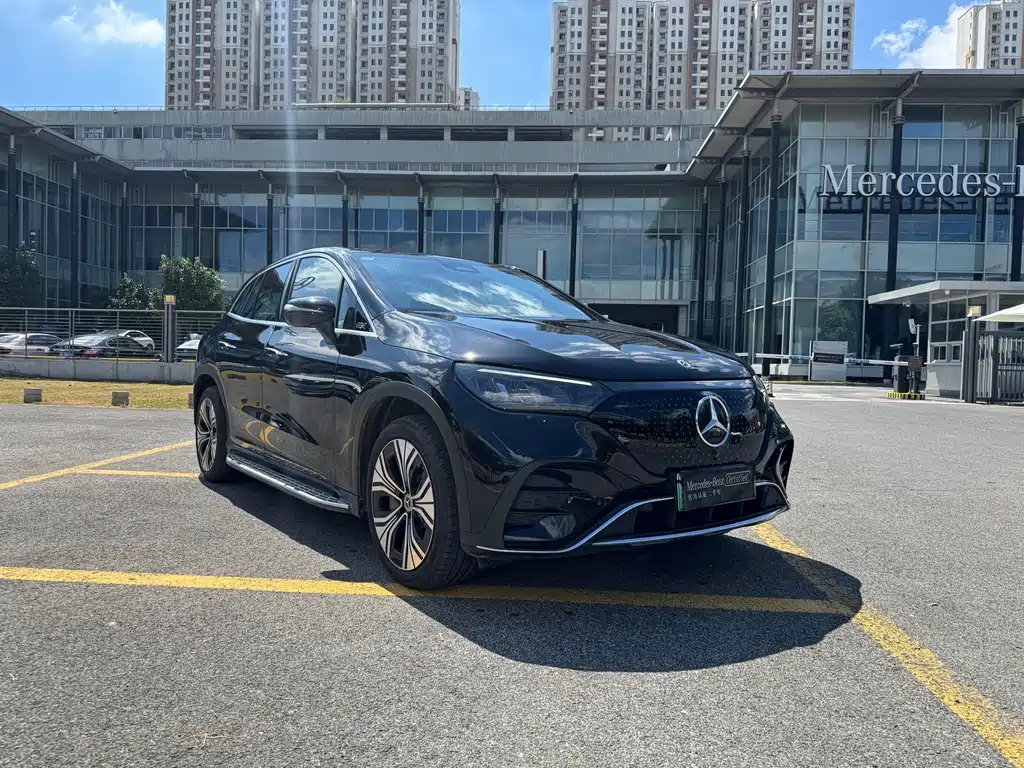 Mercedes-Benz EQE SUV — миниатюра 3