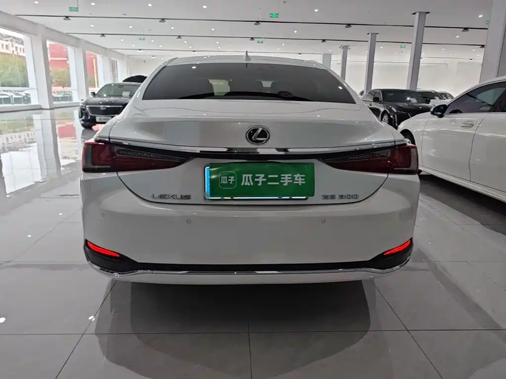 Lexus ES — миниатюра 6