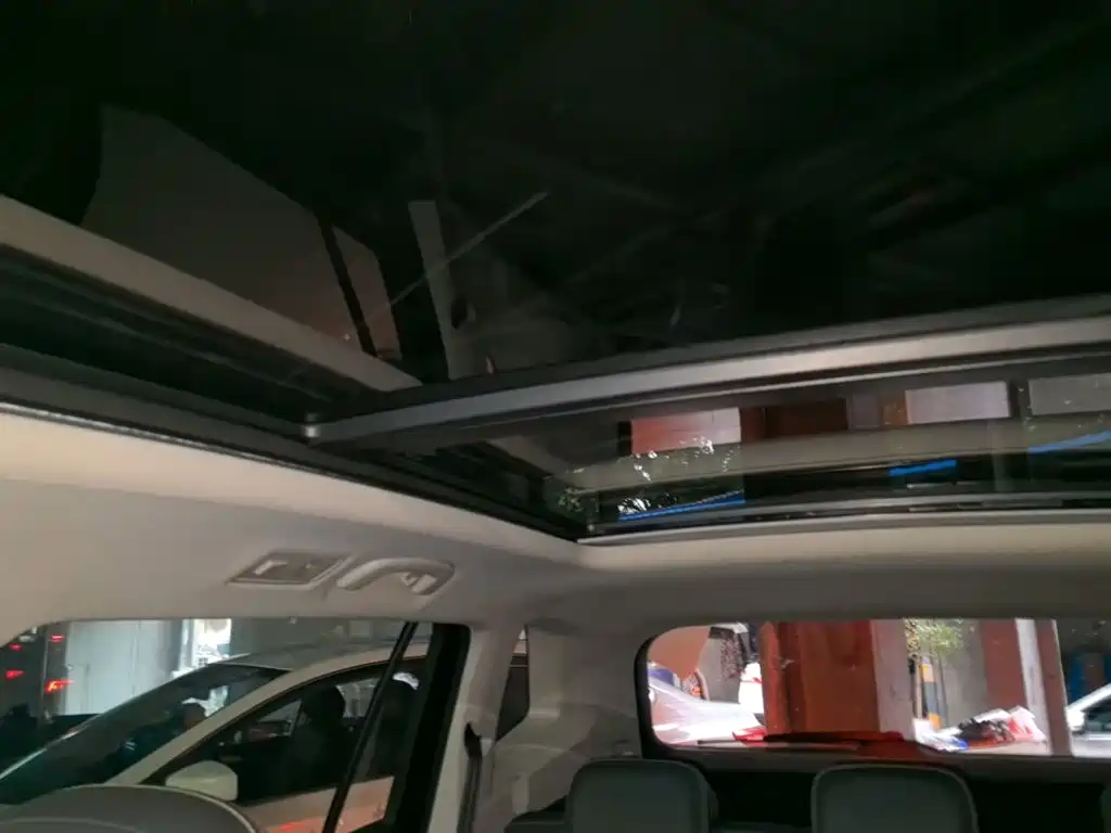 Volkswagen Tiguan L — миниатюра 14