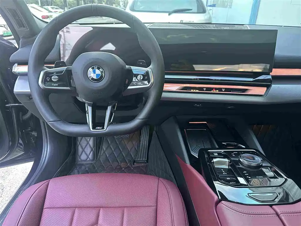 BMW 5 Series — миниатюра 6