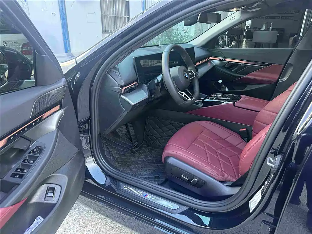 BMW 5 Series — миниатюра 5
