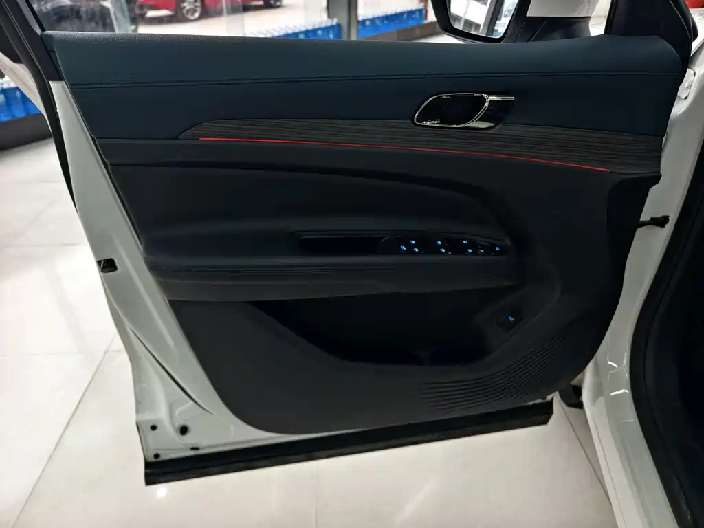 Ford Equator Sport — миниатюра 7