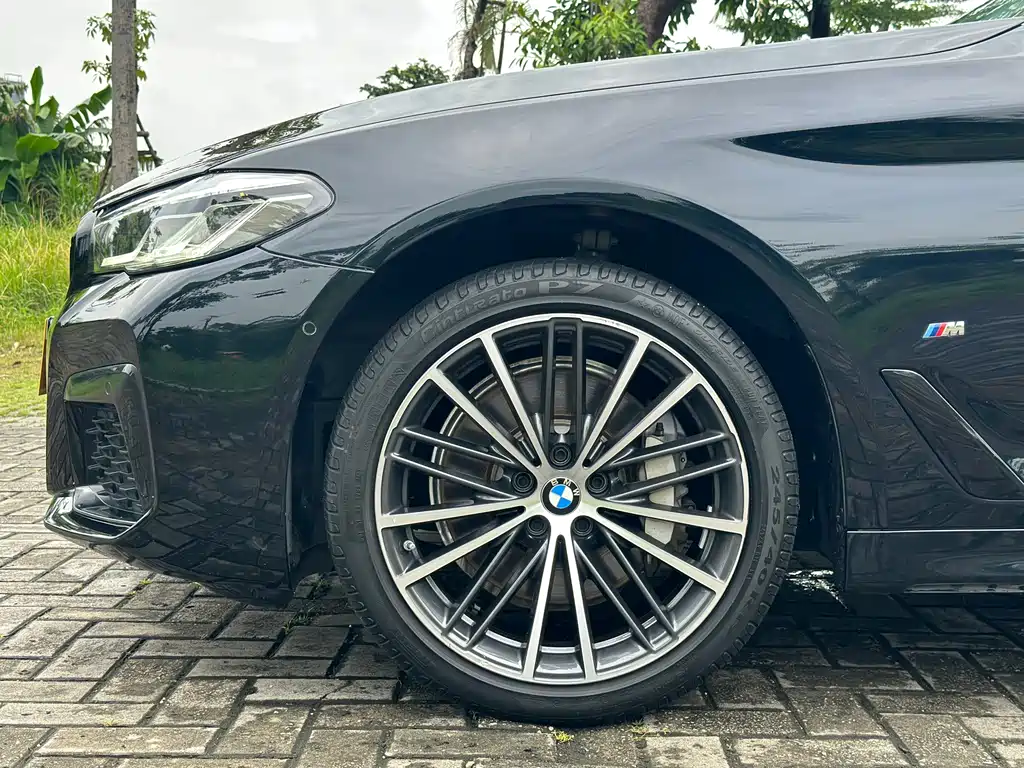 BMW 5 Series — миниатюра 16