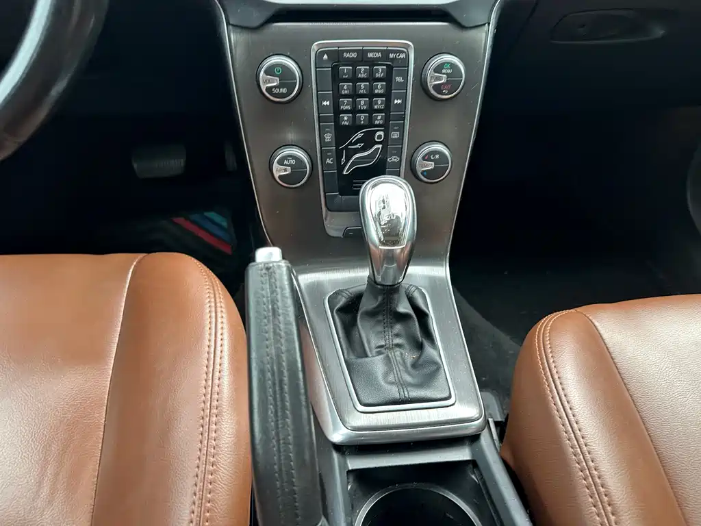 Volvo V40 — миниатюра 10