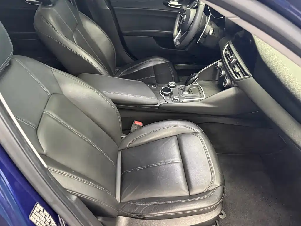 Alfa Romeo Giulia 2017 2.0T 280HP Luxury