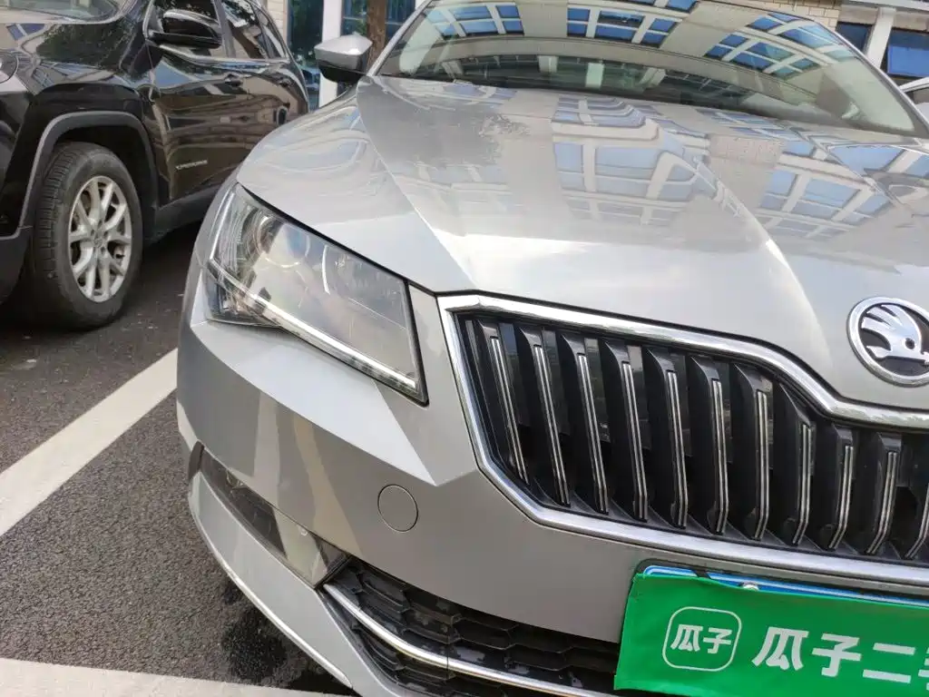 Skoda Superb — миниатюра 7
