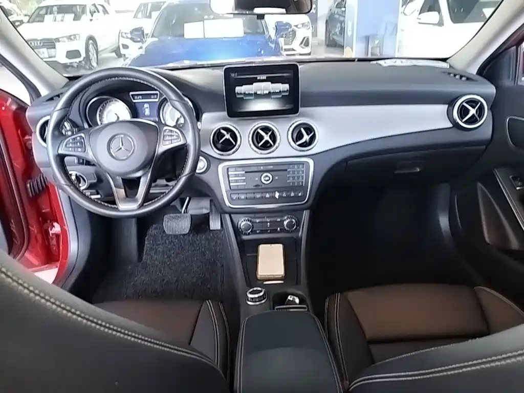 Mercedes-Benz GLA — миниатюра 10