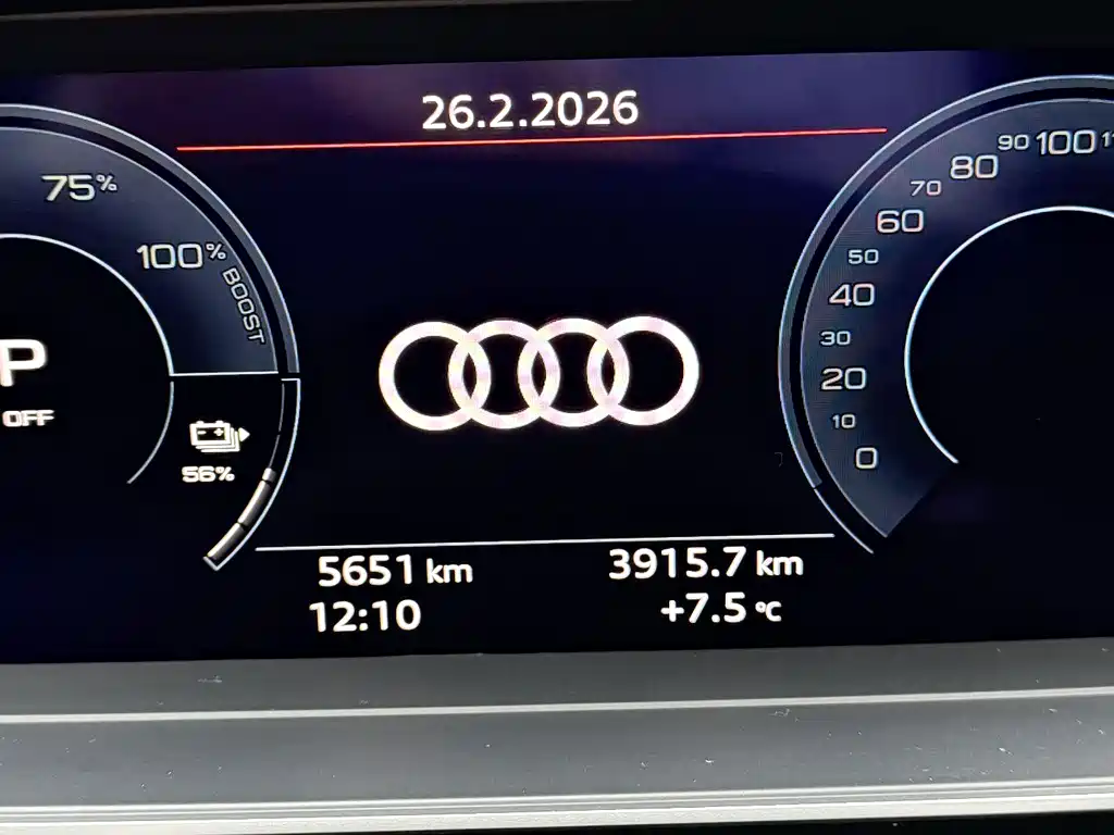 AUDI Q4 E TRON