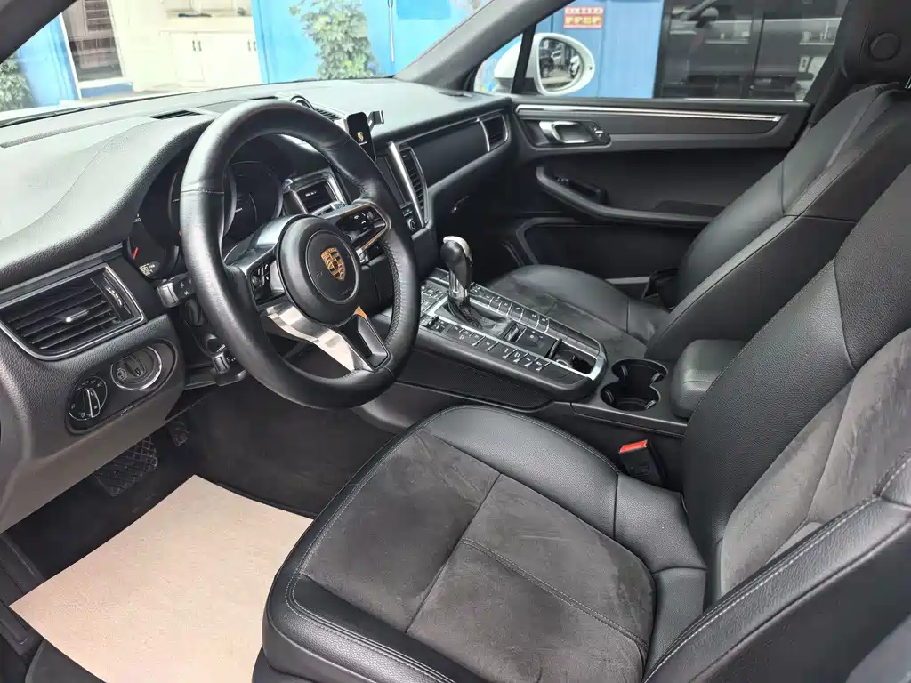 Porsche Macan — миниатюра 12