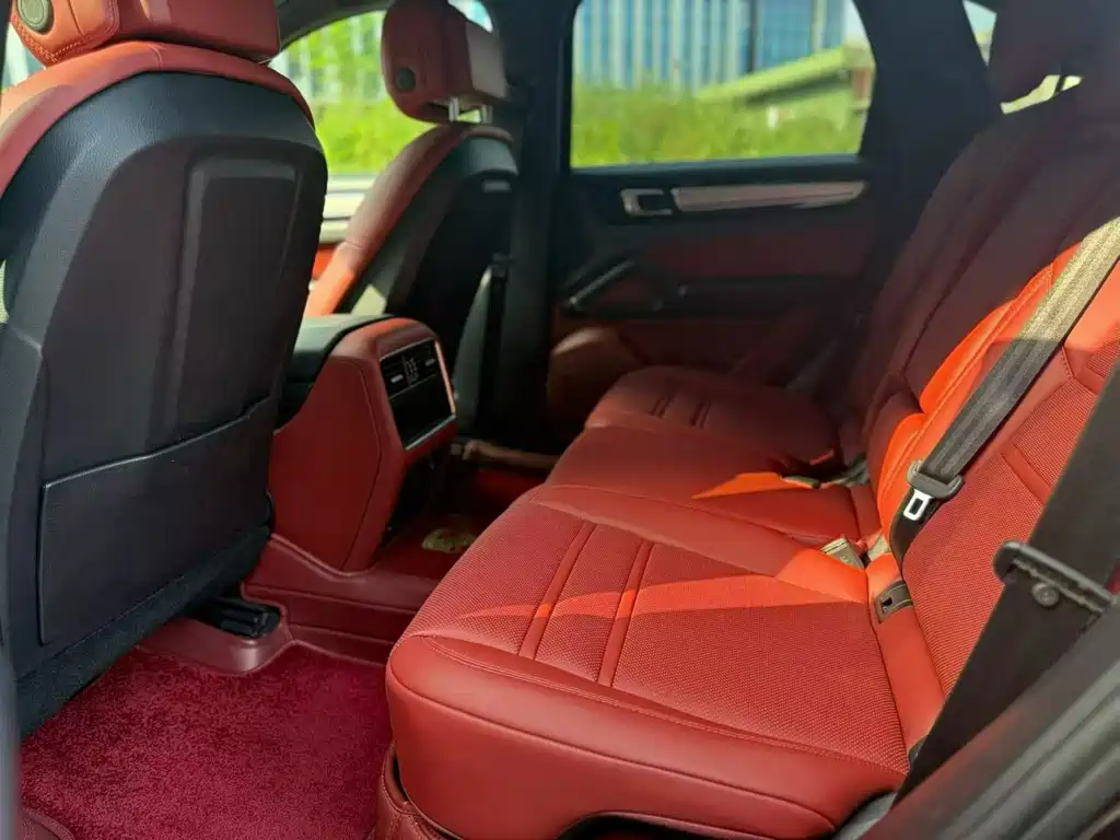 Porsche Cayenne — миниатюра 6