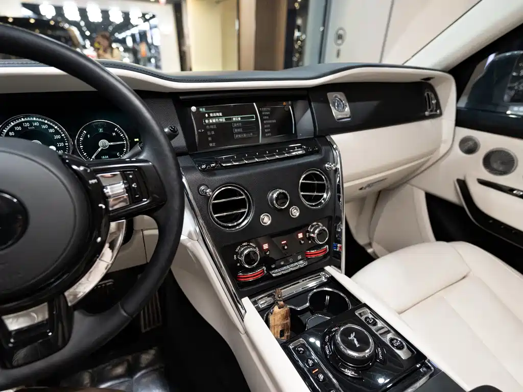 Rolls-Royce Cullinan — миниатюра 20