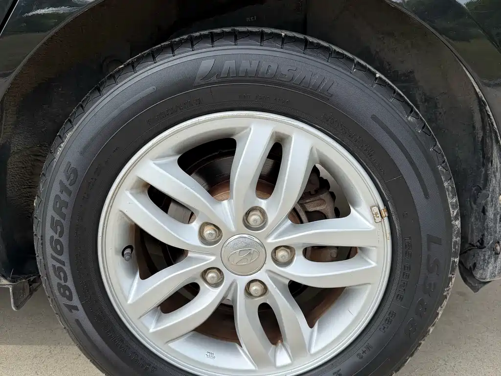 Hyundai Elantra — миниатюра 11