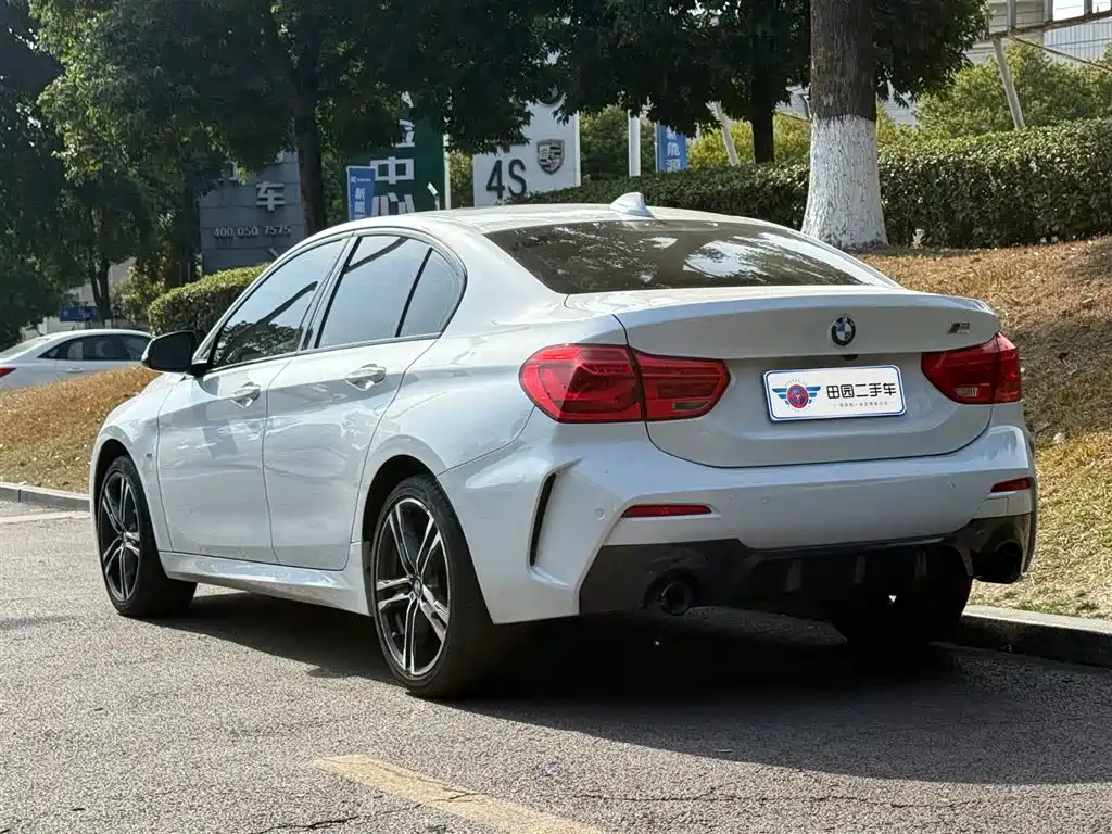 BMW 1 SERIES