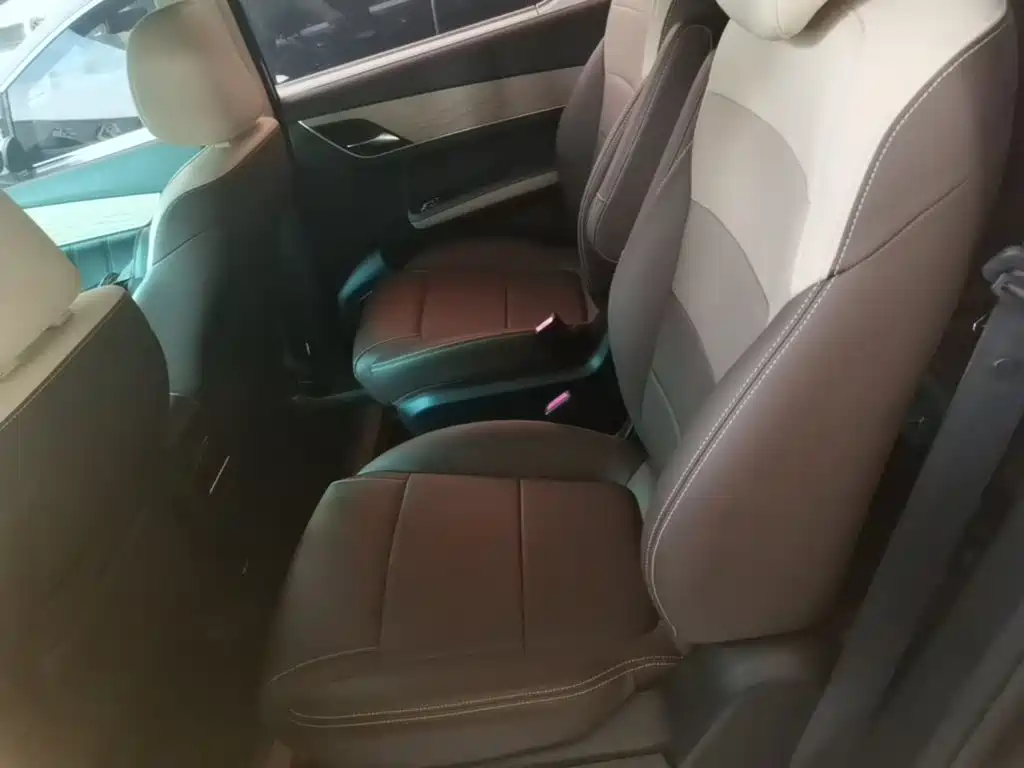 BYD MAX New Energy — миниатюра 17