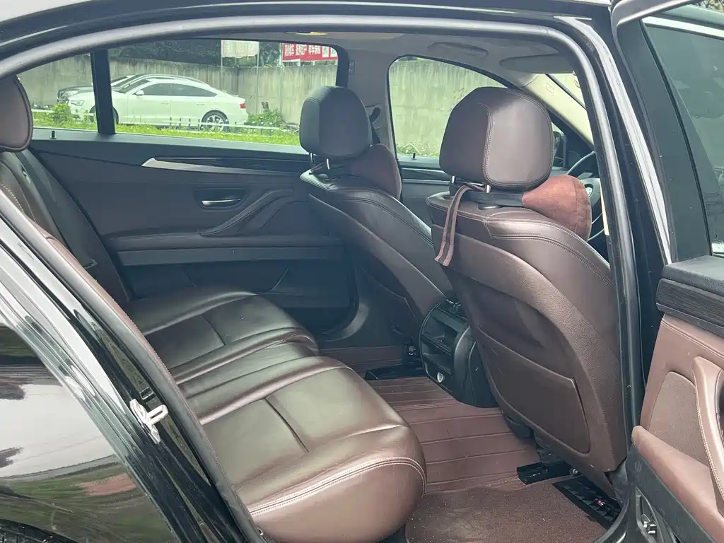 BMW 5 Series — миниатюра 5