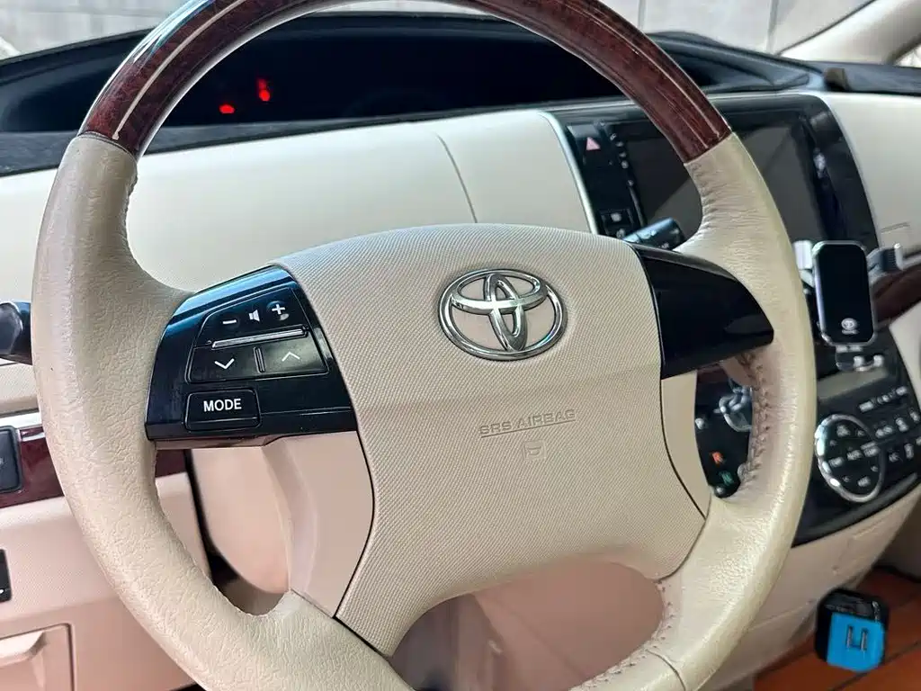 Toyota Previa — миниатюра 8